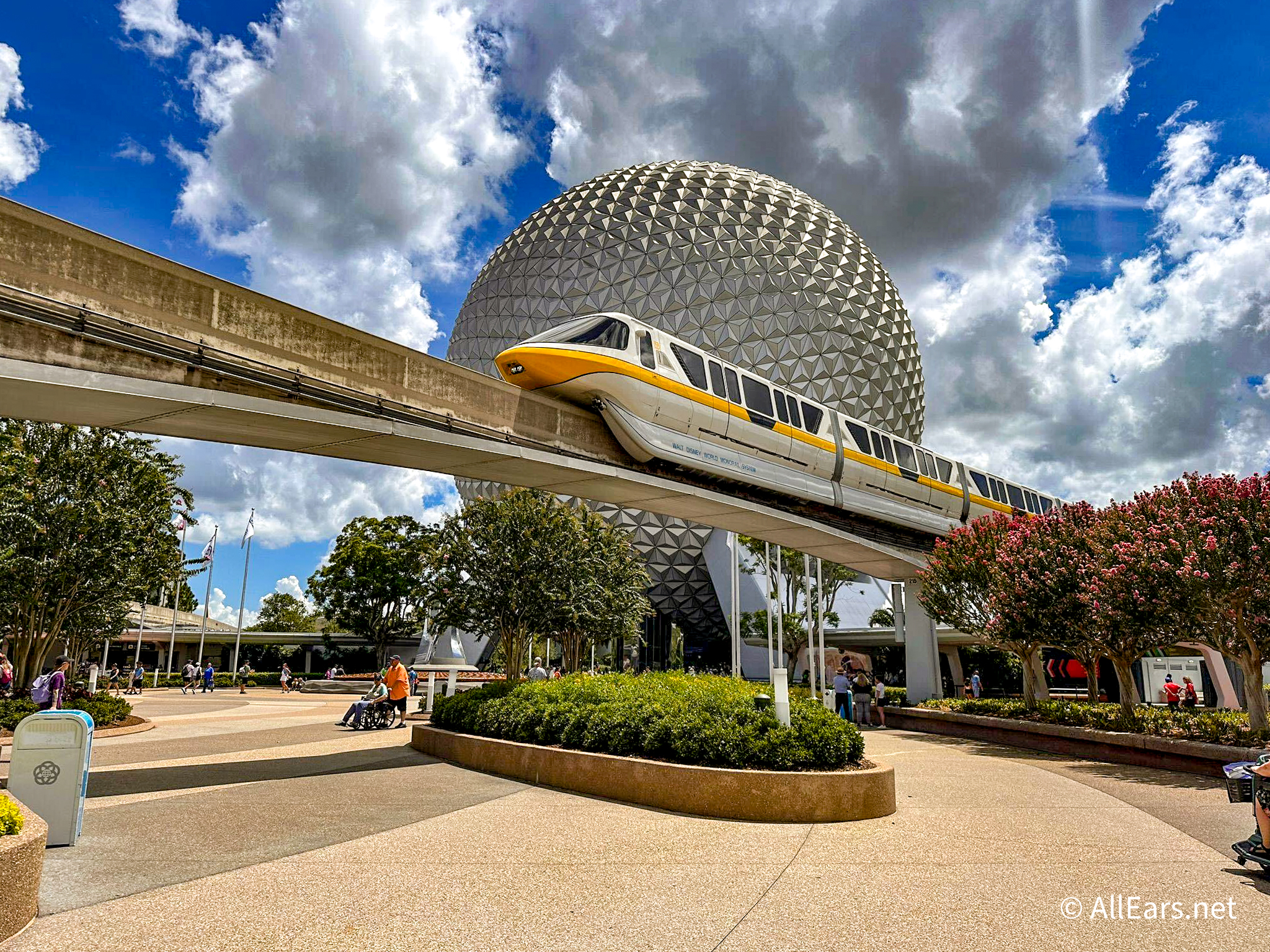 boat from yacht club to hollywood studios