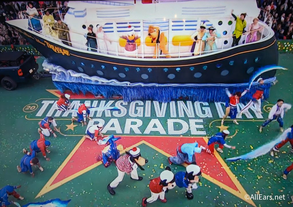 The 2023 Macy’s Thanksgiving Day Parade Unveiled a NEW Disney Float 🤩