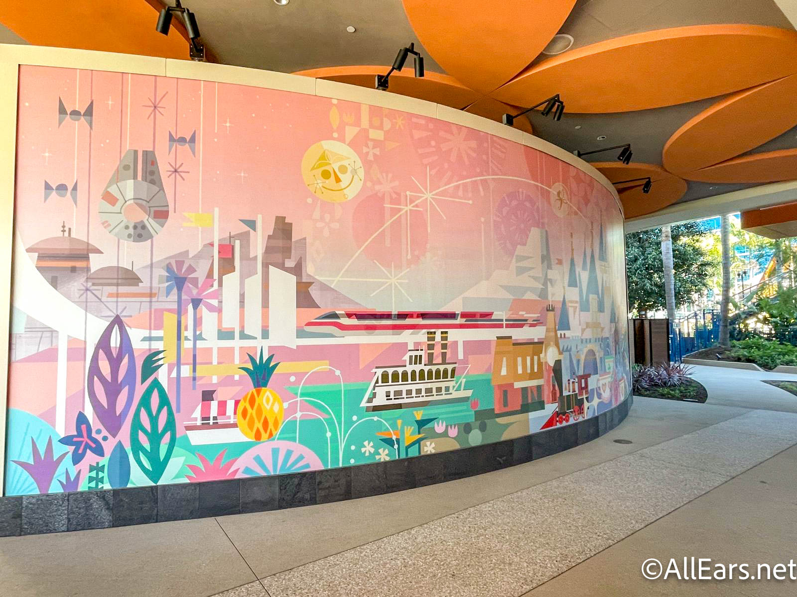 dlr 2023 disneyland hotel palm breeze bar atmosphere-11 - AllEars.Net