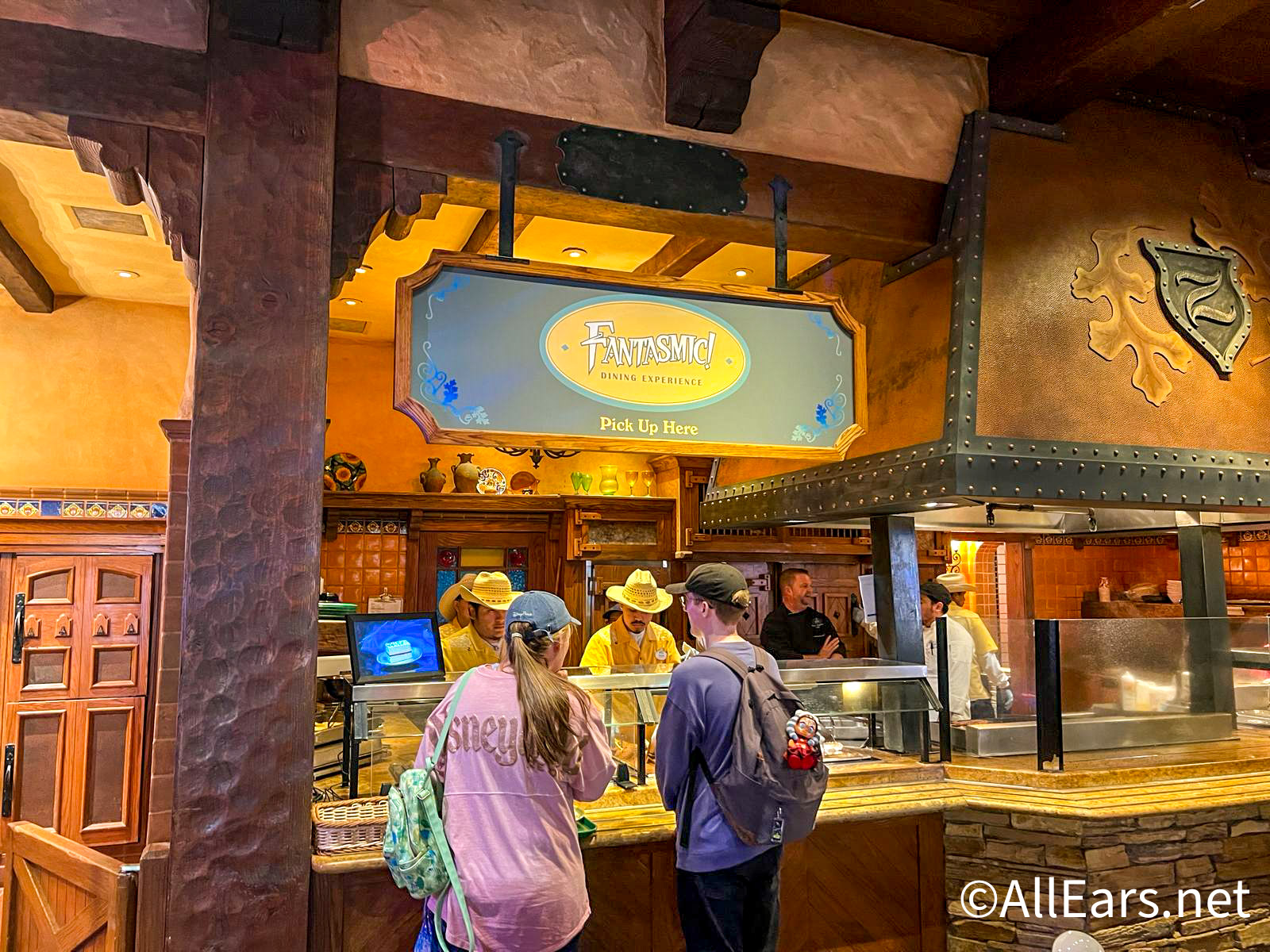 REVIEW: Disney's EXCLUSIVE Dining Packages Are BACK at Fantasmic ...