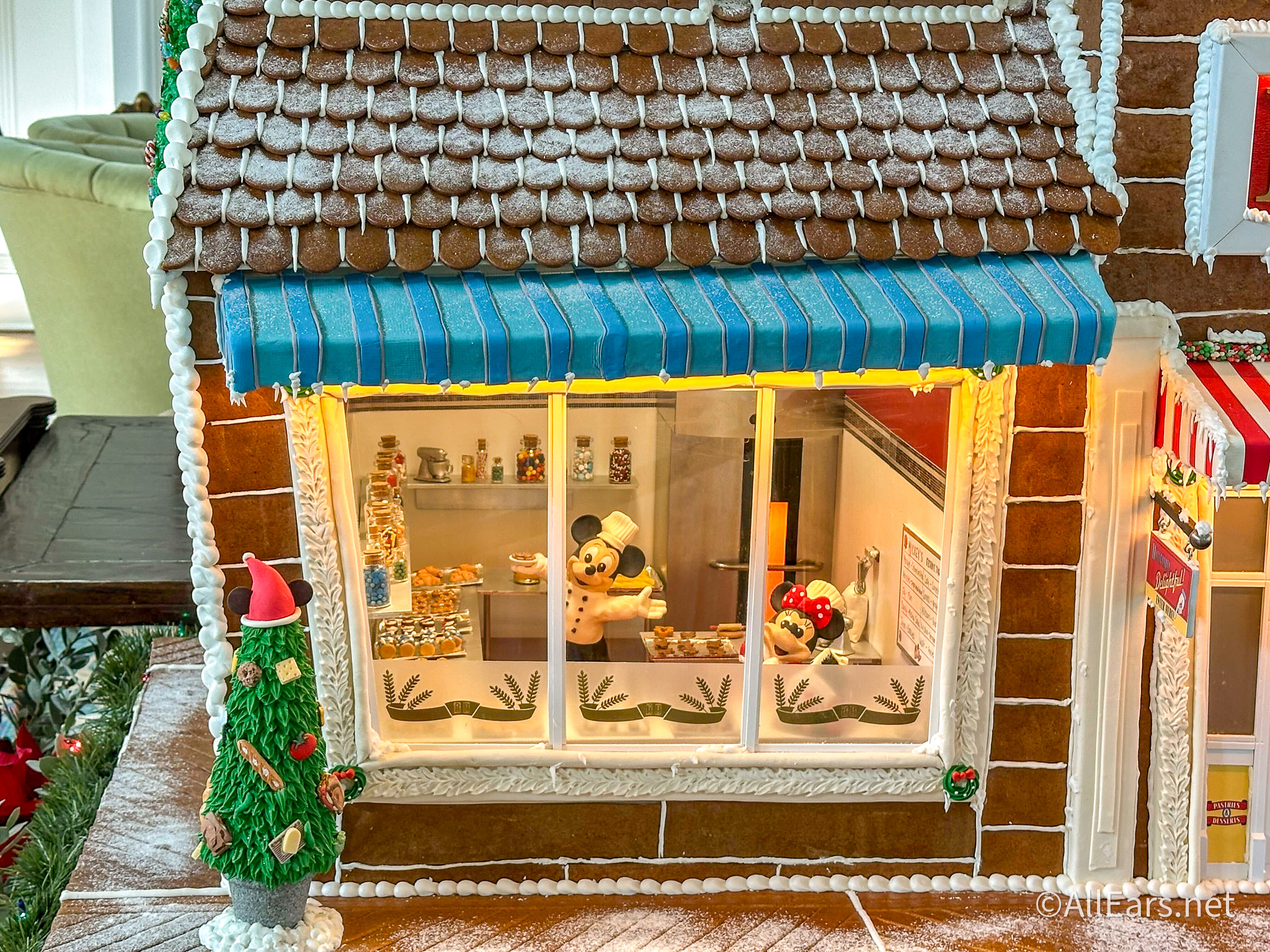 Your Jaw Will Drop at the Details on the New Gingerbread Display at ...