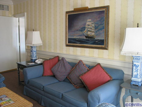 Common Area - Sofa, Lamps, Painting