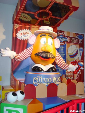 Happy Movember Here S Our Top 11 Favorite Mustachioed Disney Men Allears Net