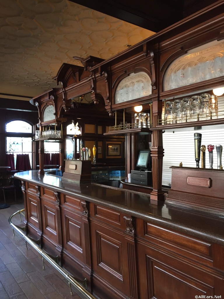 Interior Pictures of Rose and Crown Pub in Walt Disney World - AllEars.Net