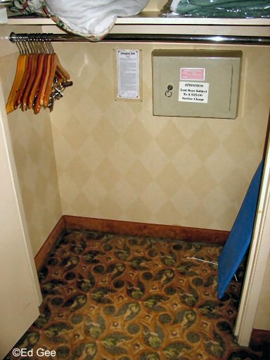 Disneyland Hotel
Room 2352,
Wheelchair Accessible
with King Bed
and Pool View
by Ed Gee
