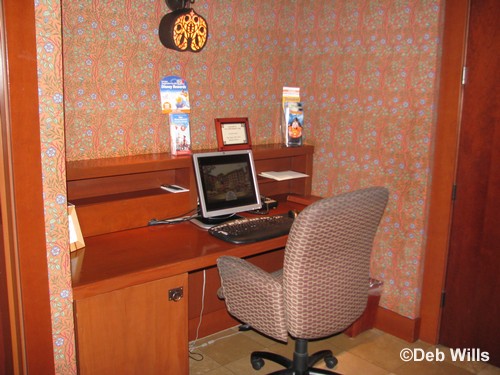 Concierge Lounge Computer Desk